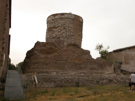 mausoleo di Priscilla
(15097 bytes)